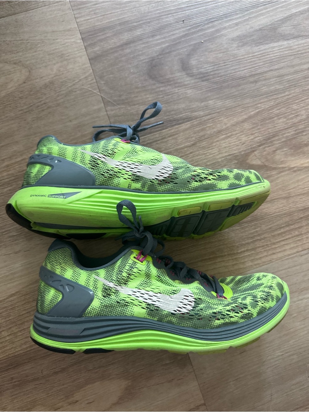 Nikes women’s 7